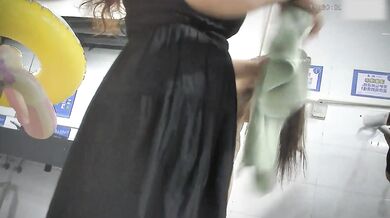 最新流出屌丝女主播【少女时代】❤️手机偷拍水上乐园l淋浴更衣间里面的秘密（4）整理头发的高颜值美女逼毛性感